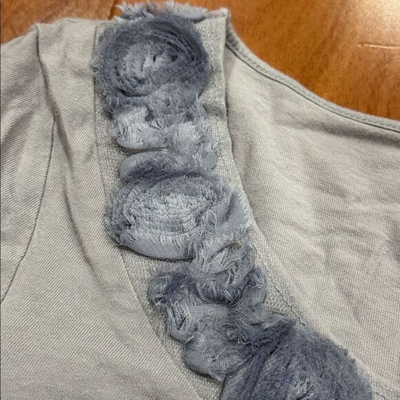 LOFT Women's Light Gray Long Sleeve Top with Floral Detail size L - Picture 5 of 10